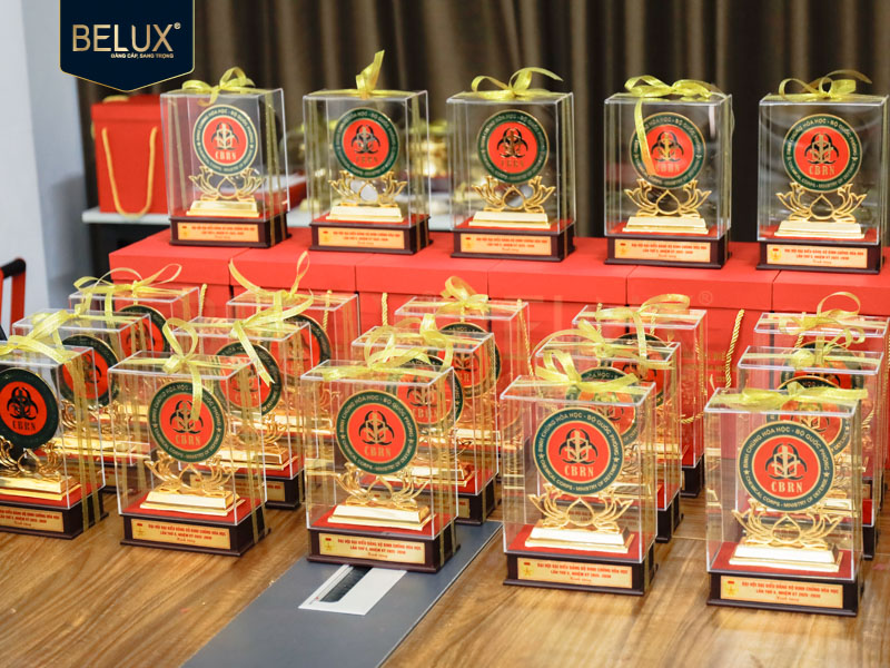 Lô Biểu trưng đế sen Binh Chủng Hóa Học cao 22cm bằng đồng mạ vàng 24k thiết kế theo yêu cầu